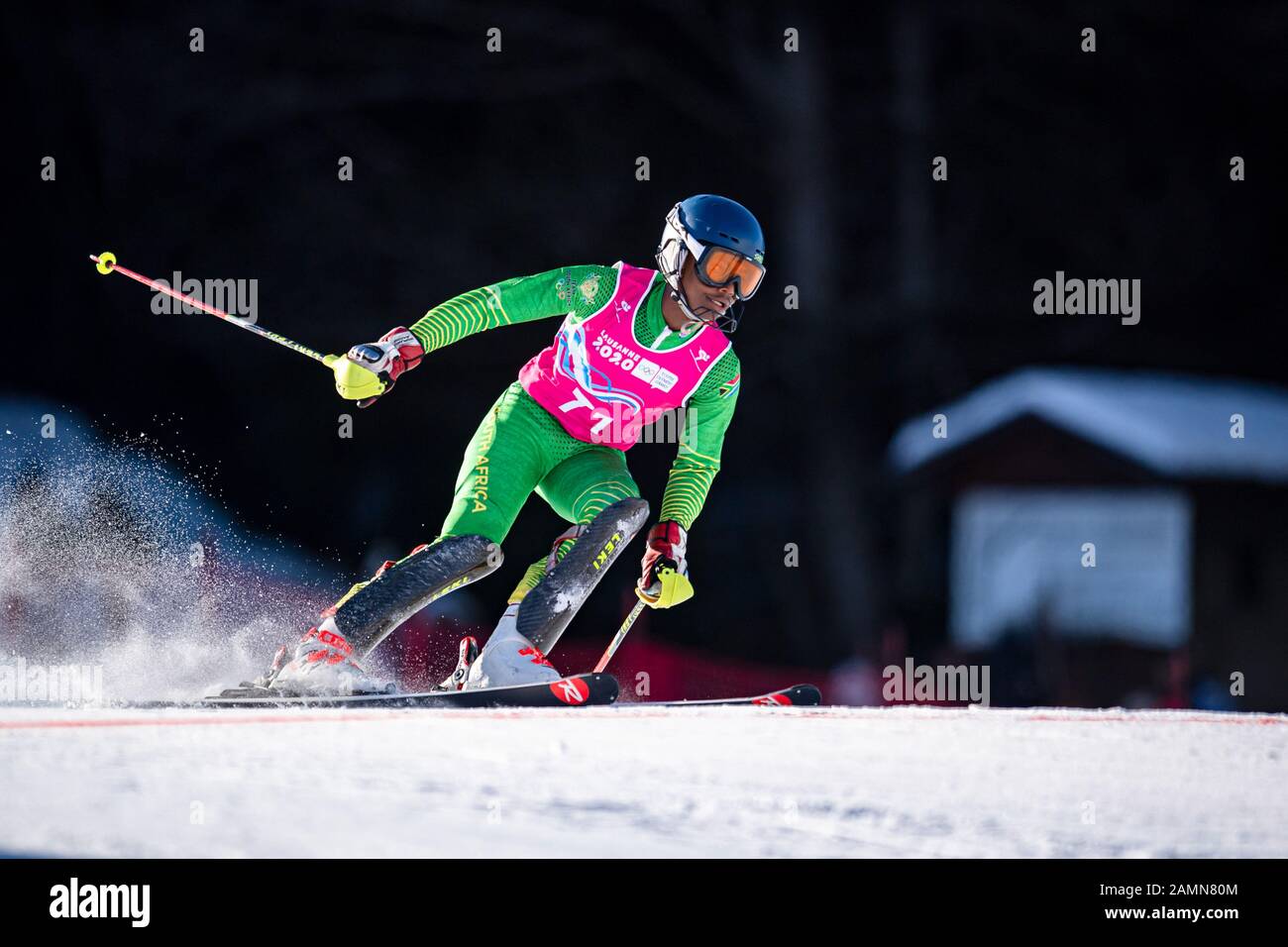 LAUSANNE, SCHWEIZ. 14. Januar 2020. RATELEKI Thabo (RSA) tritt im Alpin-Skiing Im Slalom-Run 1 der Männer bei den Jugend-Olympischen Spielen in Lausanne 2020 im Alpinzentrum Les Diablerets am Dienstag, den 14. Januar 2020 an. LAUSANNE, SCHWEIZ. Credit: Taka G Wu/Alamy Live News Stockfoto