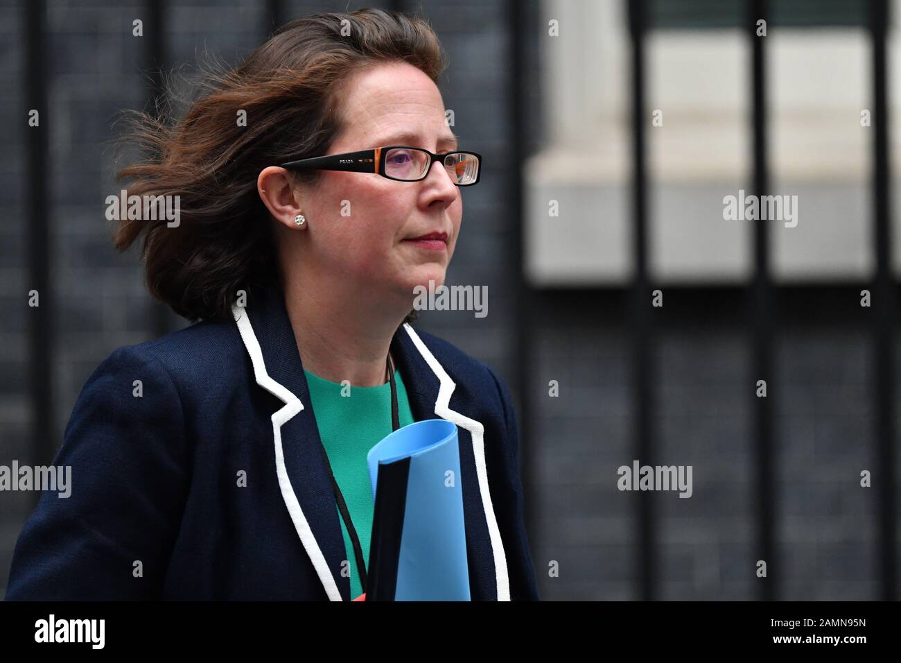 Downing Street, London, Großbritannien. Januar 2020. Baroness Evans of Bowes Park, Leader of the House of Lords, verlässt die Downing Street nach einer wöchentlichen Kabinettssitzung. Kredit: Malcolm Park/Alamy Live News. Stockfoto