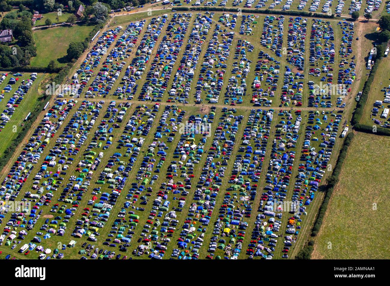 CROPREDY DAS JÄHRLICHE MUSIKFESTIVAL AUF DEM DORF CROPREDY. Nur etwas mehr als 30 Jahren von Folk-rock Band Fairport Convention gebildet. Im Jahr 2010 fotografiert. Stockfoto