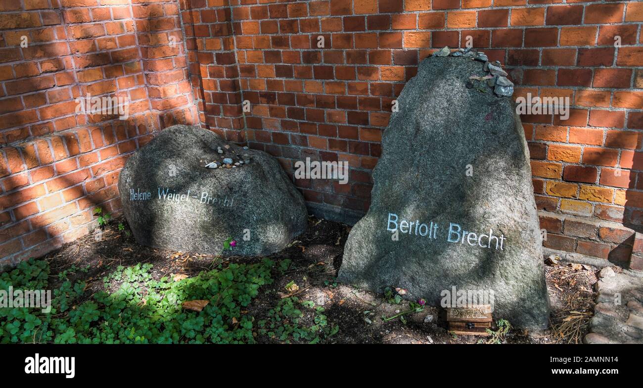 Grabstätte von Bertolt Brecht und Helene Weigel - Brecht, Dorotheenstaedtischen Friedhof Stockfoto