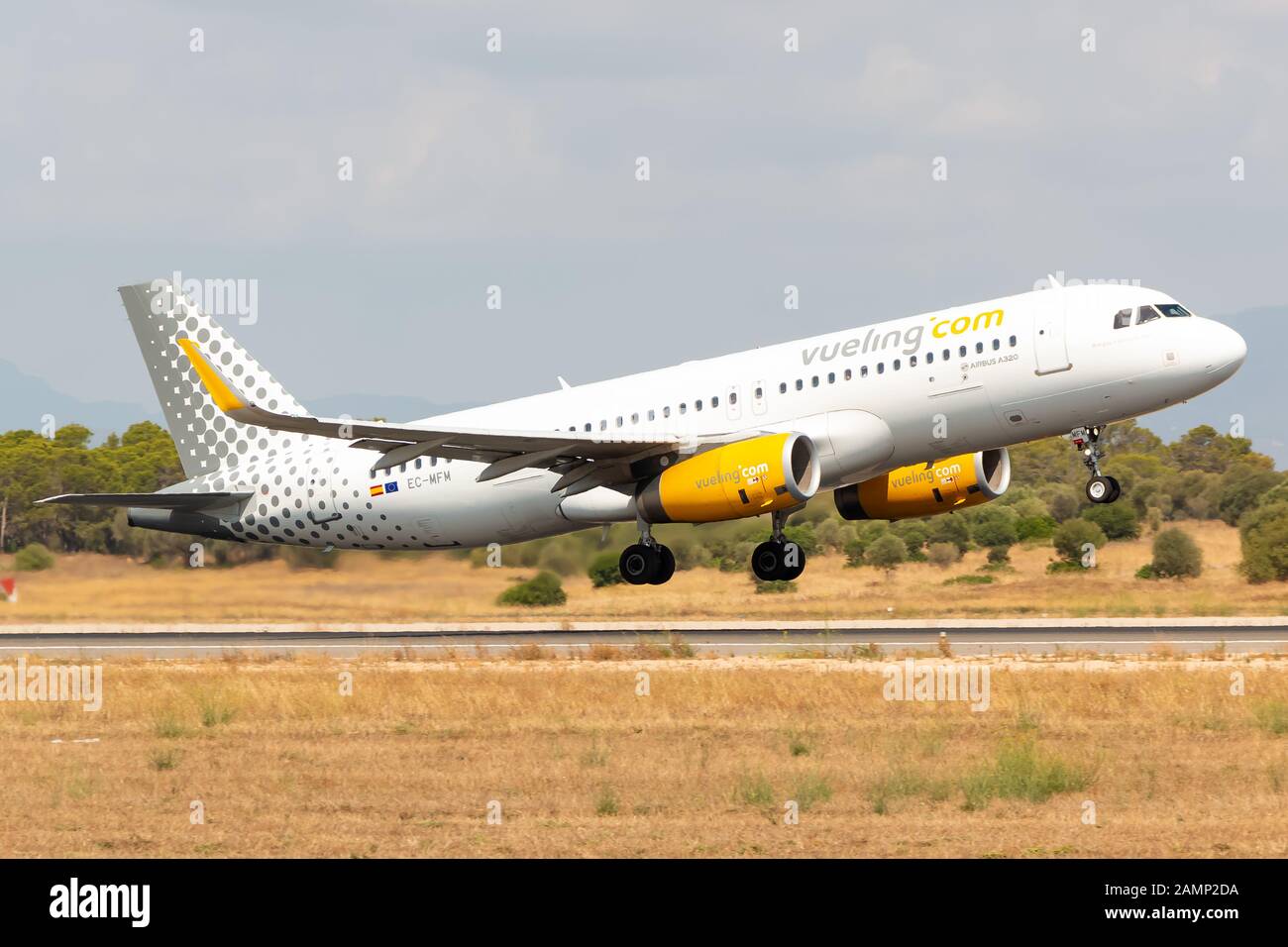 Palma de Mallorca, Spanien - 21. Juli 2018: TUI Fliegt Airbus A320 auf dem Flughafen Palma de Mallorca (PMI) in Spanien. Airbus ist ein Flugzeughersteller Stockfoto