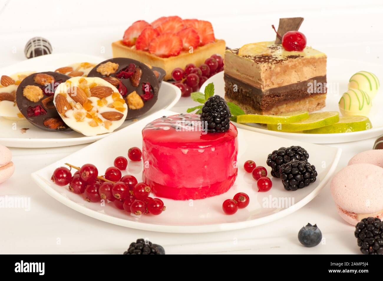 Verschiedene Desserts auf dem Tisch Stockfoto