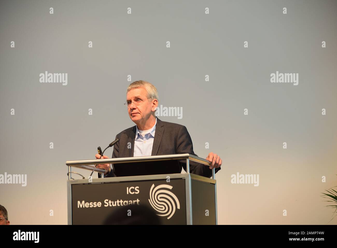 10. Januar 2020: Kai Dhonau, Präsident des Bundesverbandes der Deutschen Karawanenindustrie, hält anlässlich der Eröffnungs-Pressekonferenz des CMT 2020 in Stuttgart eine Rede. Die CMT 2020 ist eine Ferien-, Tourismus- und Freizeitmesse in Stuttgart. Es gilt als die weltweit größte Verbrauchershow für Tourismus und Freizeit und es werden auch Folklore und unterhaltsame Shows gezeigt (Credit Image: © Abdelwaheb Omar/IMAGESLIVE via ZUMA Wire) Stockfoto