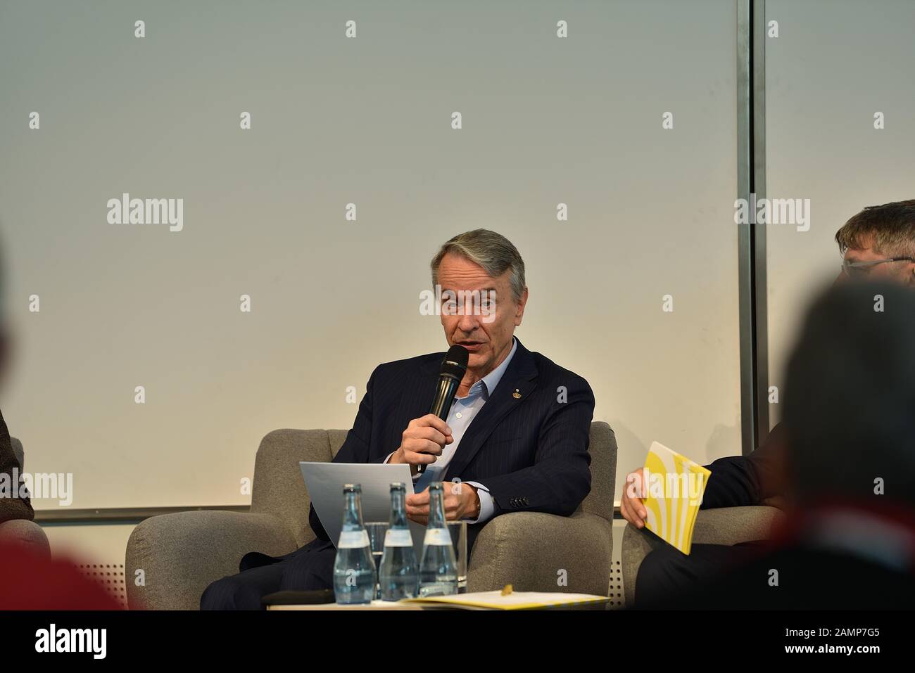 10. Januar 2020: Roland Bleiroth, Geschäftsführer der Messe Stuttgart, hält anlässlich der Eröffnungspressekonferenz des CMT 2020 in Stuttgart eine Rede. Die CMT 2020 ist eine Ferien-, Tourismus- und Freizeitmesse in Stuttgart. Es gilt als die weltweit größte Verbrauchershow für Tourismus und Freizeit und es werden auch Folklore und unterhaltsame Shows gezeigt (Credit Image: © Abdelwaheb Omar/IMAGESLIVE via ZUMA Wire) Stockfoto