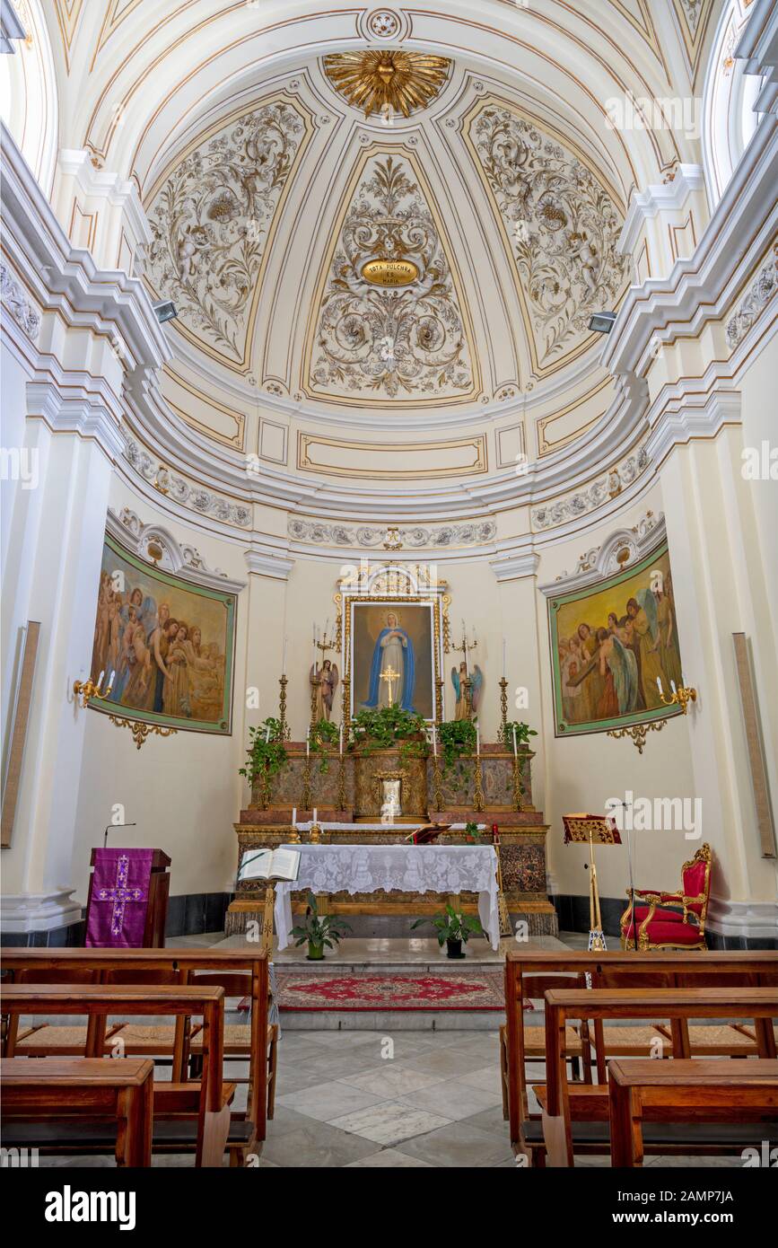 Catania, ITALIEN - 8. APRIL 2018: Das Presbyterium in der Kirche Chiesa dell'Immacolata Concezione ai Minoritelli. Stockfoto