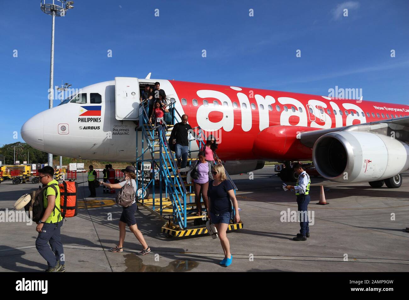 Puerto PRINCESA, PHILIPPINEN - 28. NOVEMBER 2017: Air Asia Airbus A320 auf dem Flughafen Puerto Princesa, Palawan Island. Der Flughafen bewältigte 2,1 Millionen Pas Stockfoto