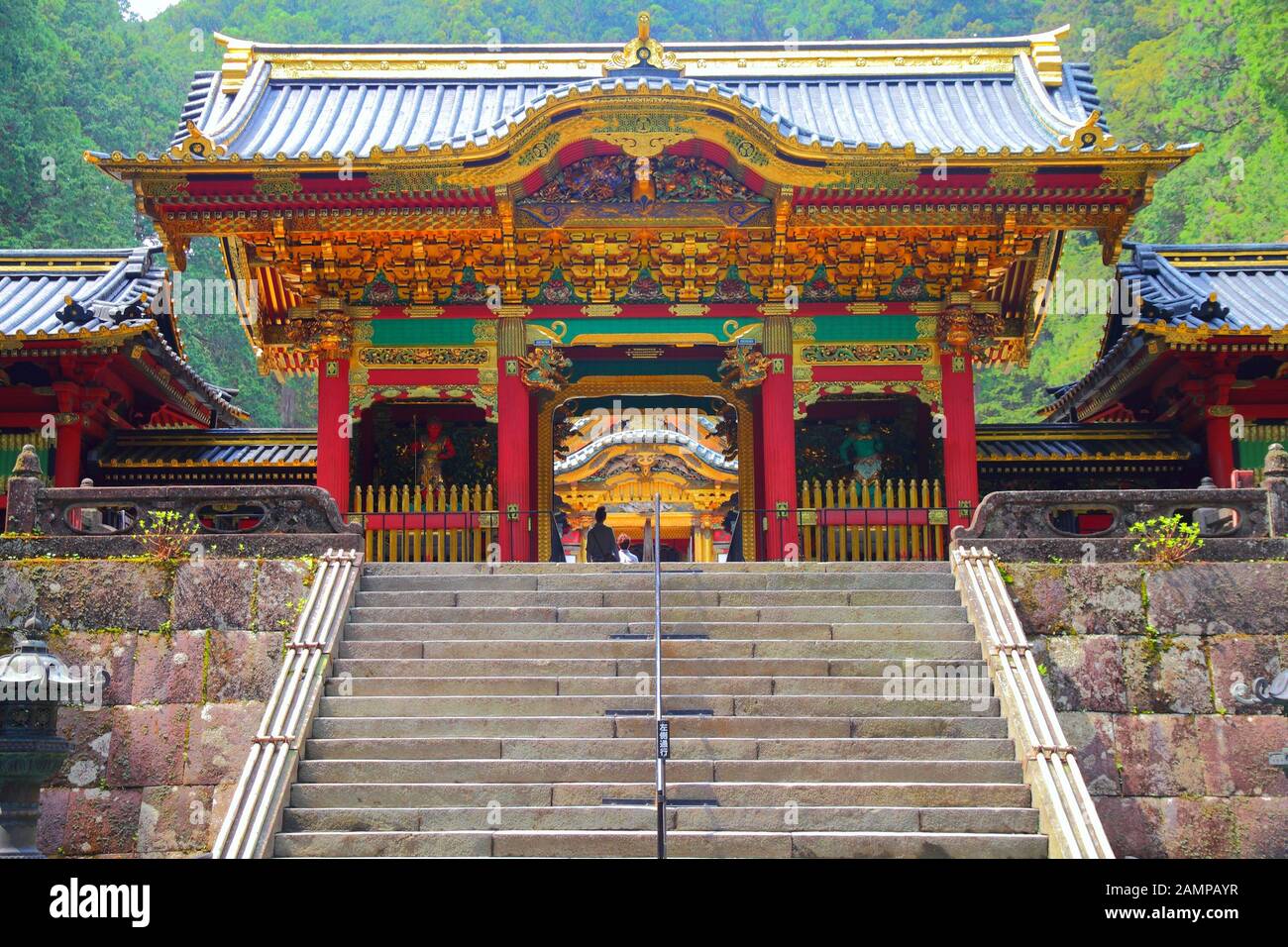 Wahrzeichen Japans - der buddhistische Tempel von Rinnoji in Nikko (UNESCO-Weltkulturerbe). Mausoleum Taiyu-in. Stockfoto