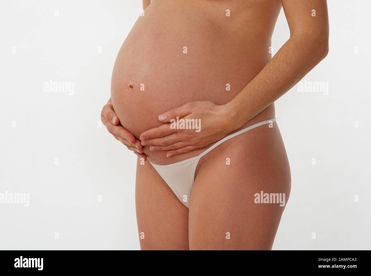 Frau, 27 Jahre, schwanger, 9. Monat, Studio, Deutschland Stockfoto