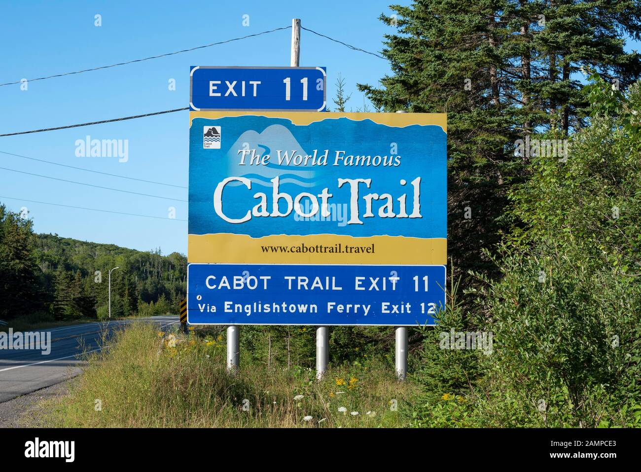 Wegweiser für den 300 km langen Panoramastraße Cabot Trail, Cape Breton Highlands National Park, Nova Scotia, Kanada Stockfoto