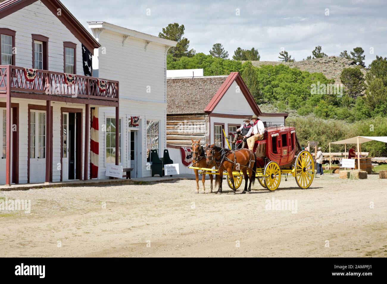 WY03950-00...WYOMING - Bühnenbus mit Fahrgeschäften für Besucher der Gold Rush Days Celebration in South Pass City State Historic Site. Stockfoto