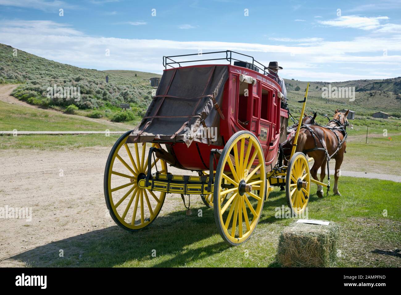 WY03951-00...WYOMING - Bühnenbus mit Fahrgeschäften für Besucher, die an der Gold Rush Days Celebration in South Pass City State Historic Site teilnehmen. Stockfoto