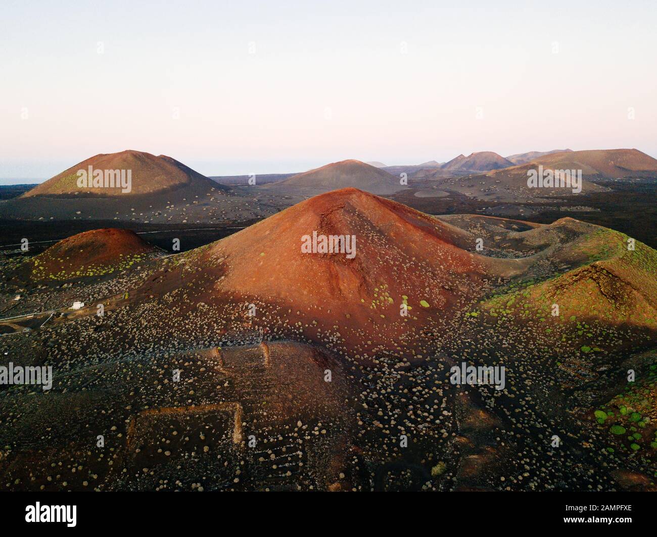 Vulkanlandschaft, Timanfaya, Lanzarote, Kanarische Inseln. Luftansicht Stockfoto