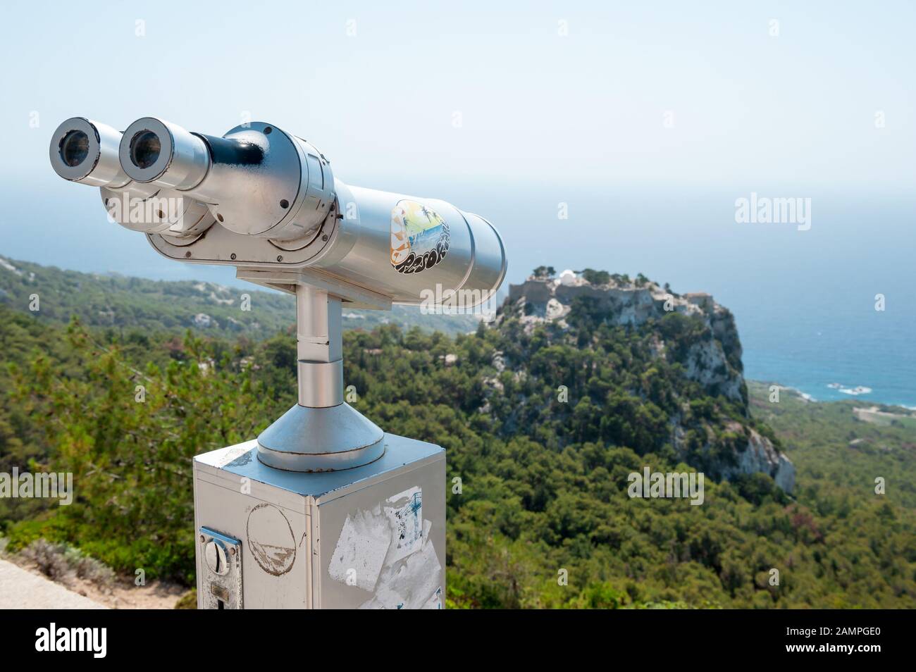 Ferngläser in der Nähe von Monolithos, Rhodes, Griechenland Stockfoto