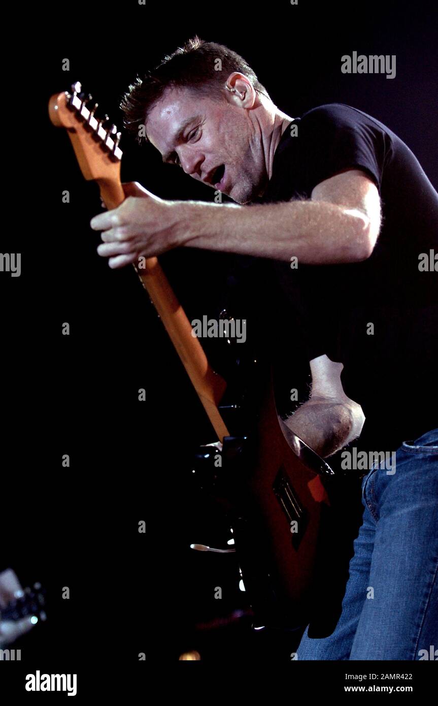 Mailand Italien 08/04/2004 Live-Konzert von Bryan Adams im Mazda Palace Stockfoto