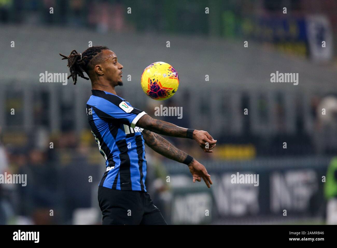 Mailand, Italien. Januar 2020. Valentino lazaro (fc internazionale) während Inter vs Cagliari, italienische TIM-Cup-Meisterschaft in Mailand, Italien, 14. Januar 2020 Credit: Independent Photo Agency/Alamy Live News Stockfoto
