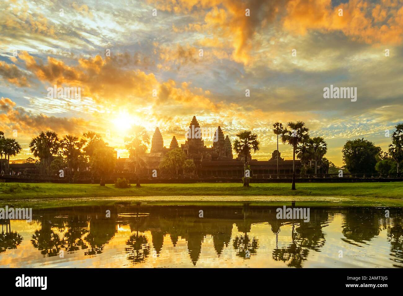 Angkor wat bei Sonnenaufgang, Siem Reap, Kambodscha Stockfoto