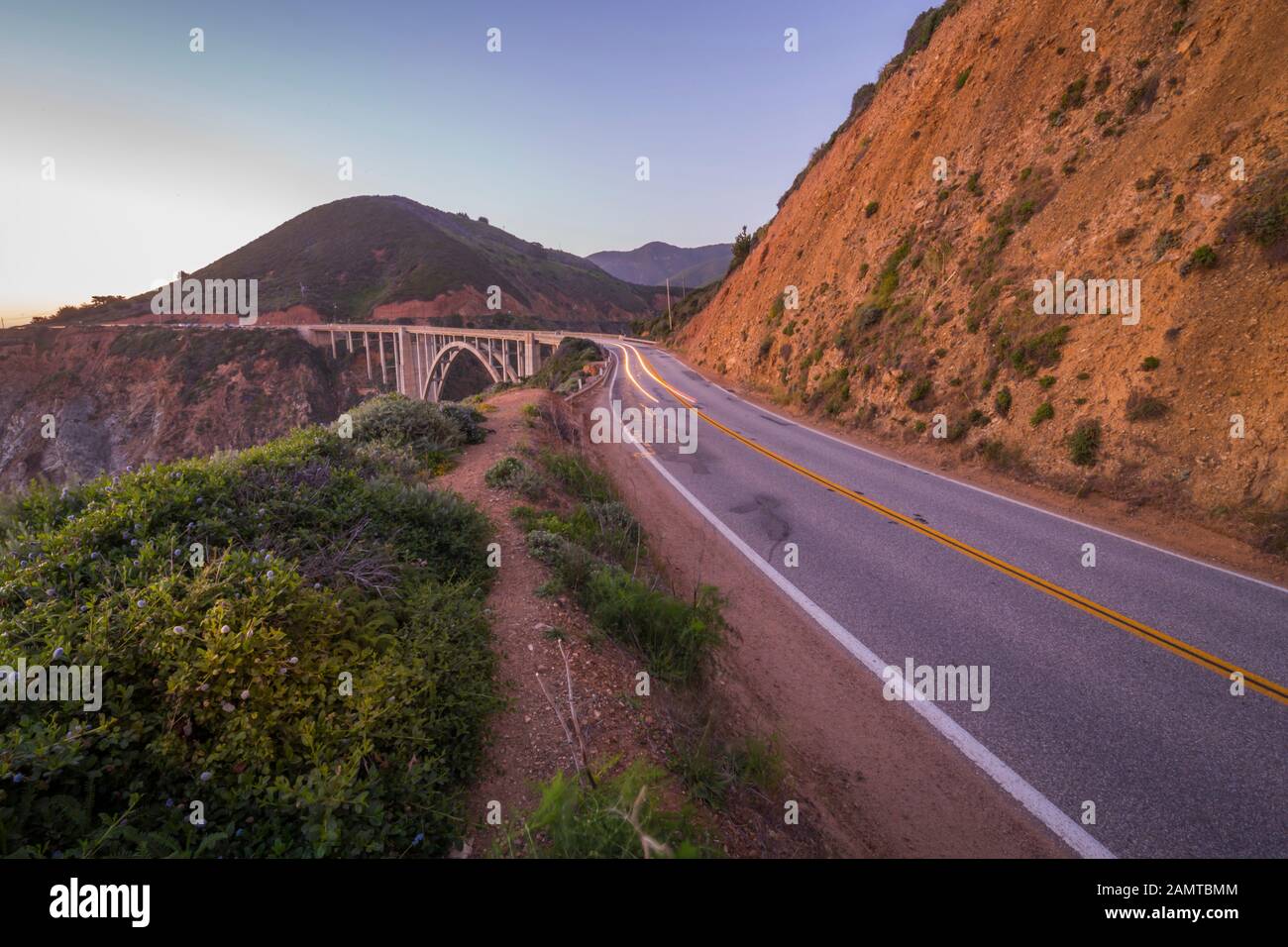 Anzeigen von Bixby Bridge auf dem Big Sur Küste, Landstraße 1, Pacific Coast Highway, Pazifischer Ozean, Kalifornien, Vereinigte Staaten von Amerika, Nordamerika Stockfoto