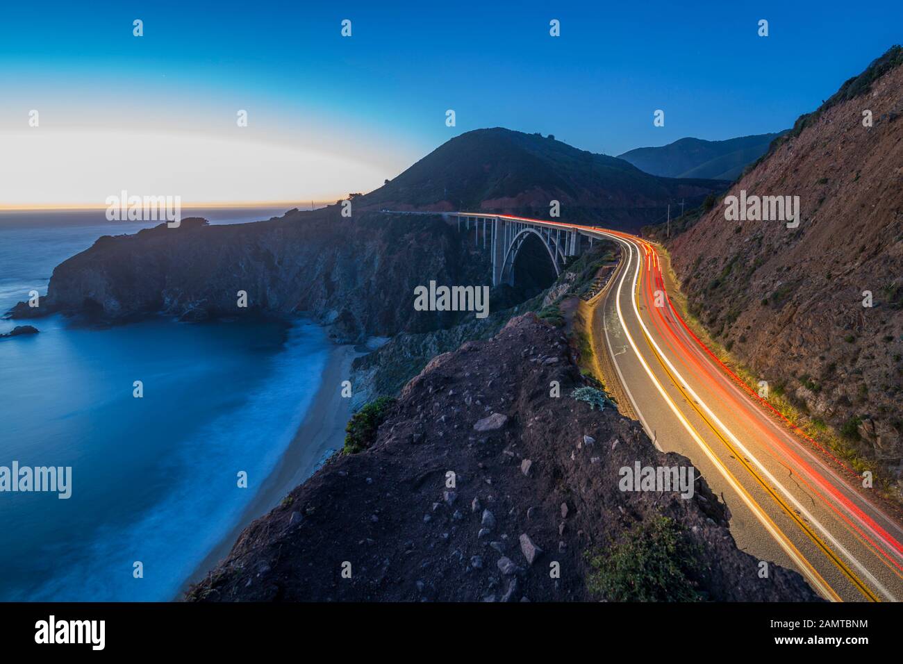 Anzeigen von Bixby Bridge auf dem Big Sur Küste, Landstraße 1, Pacific Coast Highway, Pazifischer Ozean, Kalifornien, Vereinigte Staaten von Amerika, Nordamerika Stockfoto