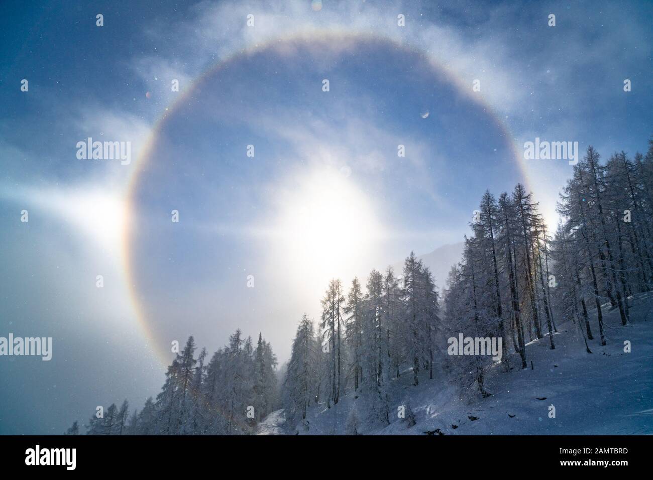 Oberleitungsbahn in der Berglandschaft, Zauchensee, Salzburg, Österreich Stockfoto