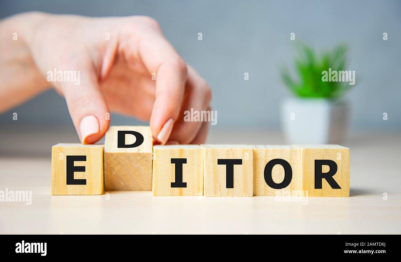 Editor Konzept. Holz- Buchstaben auf dem Schreibtisch, informative und Kommunikation Hintergrund Stockfoto