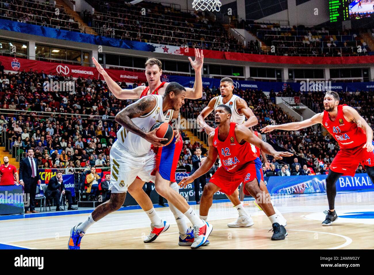 Moskau, Russland. Januar 2020. #33 Trey Tompkins von Real Madrid im Einsatz gegen CSKA Moskau während der regulären Saison 2019/2020 Turkish Airlines Euroleague Runde 19 in der Megasport Arena.(Endstand: CSKA Moskau 60 - 55 Real Madrid) Credit: Sopa Images Limited/Alamy Live News Stockfoto