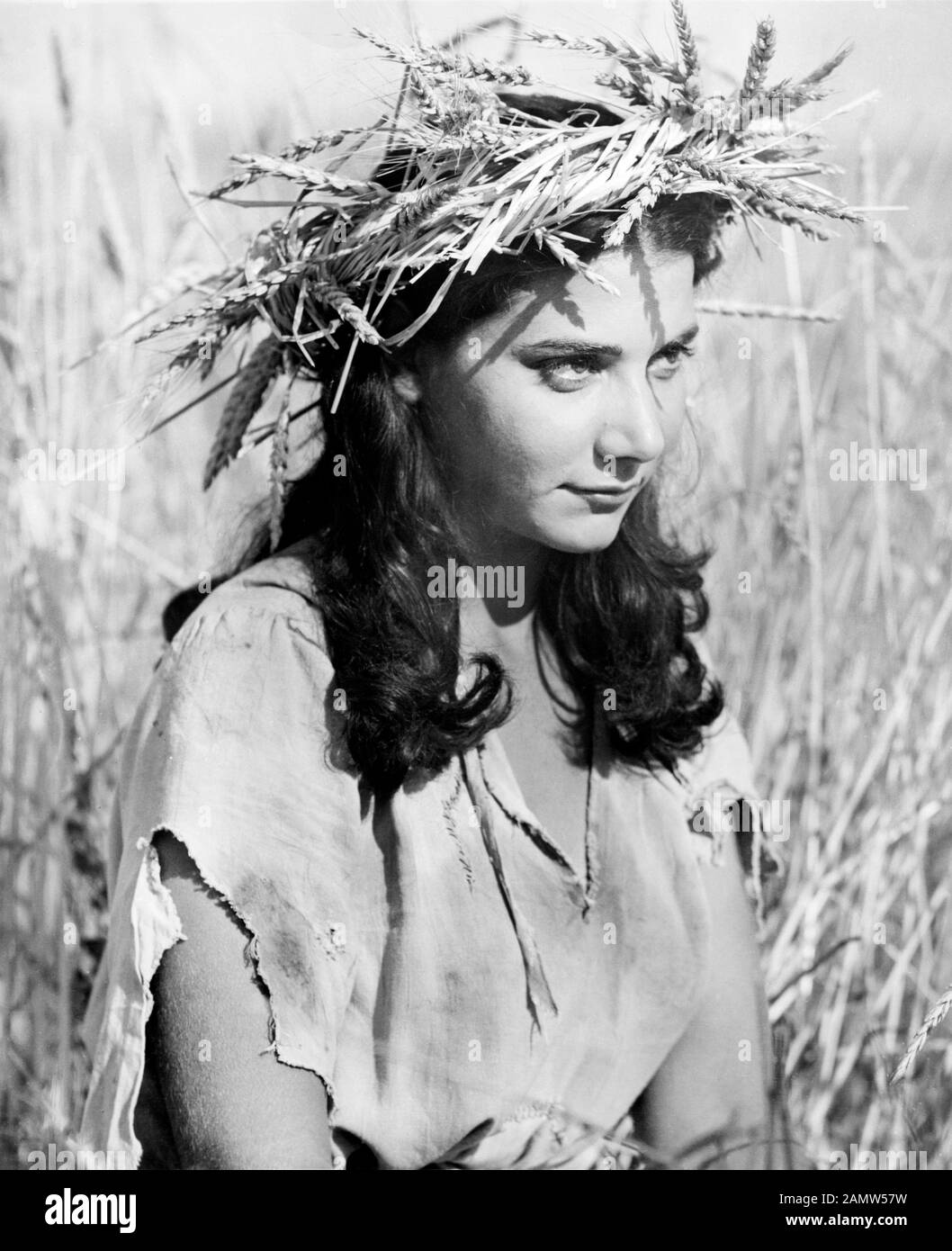 Anna Brazzou, Publicity Portrait for the Film, "Bed of Grass" (Griechisch: Ayoupa oder Agioupa zu koritsi tou kampou), Parnassus Films Inc., 1957 Stockfoto