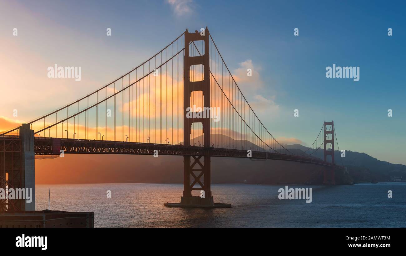 Sonnenuntergang an der Golden Gate Bridge, San Francisco, Kalifornien. Stockfoto