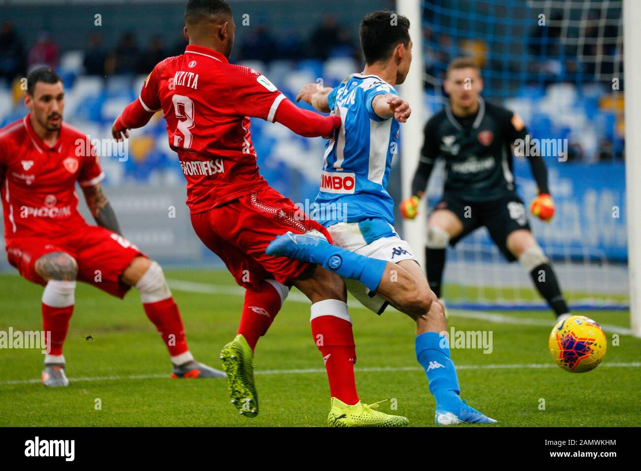 Rom, Italien. Januar 2020. Januar 2020 im Stadion San Paolo in Neapel beim italienischen Pokalspiel SSC Neapel gegen den FC Perugia. Im Bild: Lozano (Foto von Fabio Sasso/Pacific Press) Credit: Pacific Press Agency/Alamy Live News Stockfoto