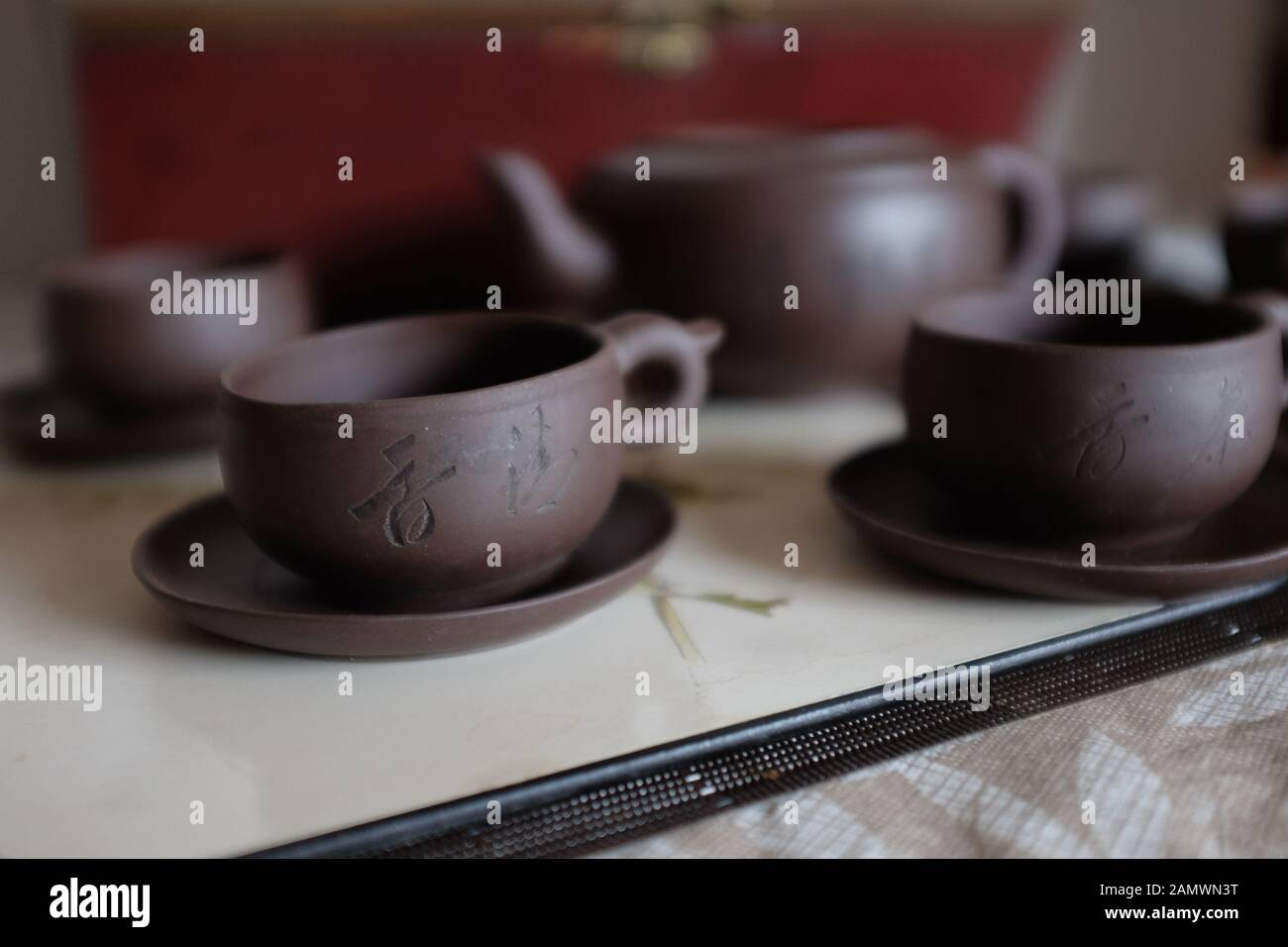 Chinesische Lila Ton Tee Set Stockfoto