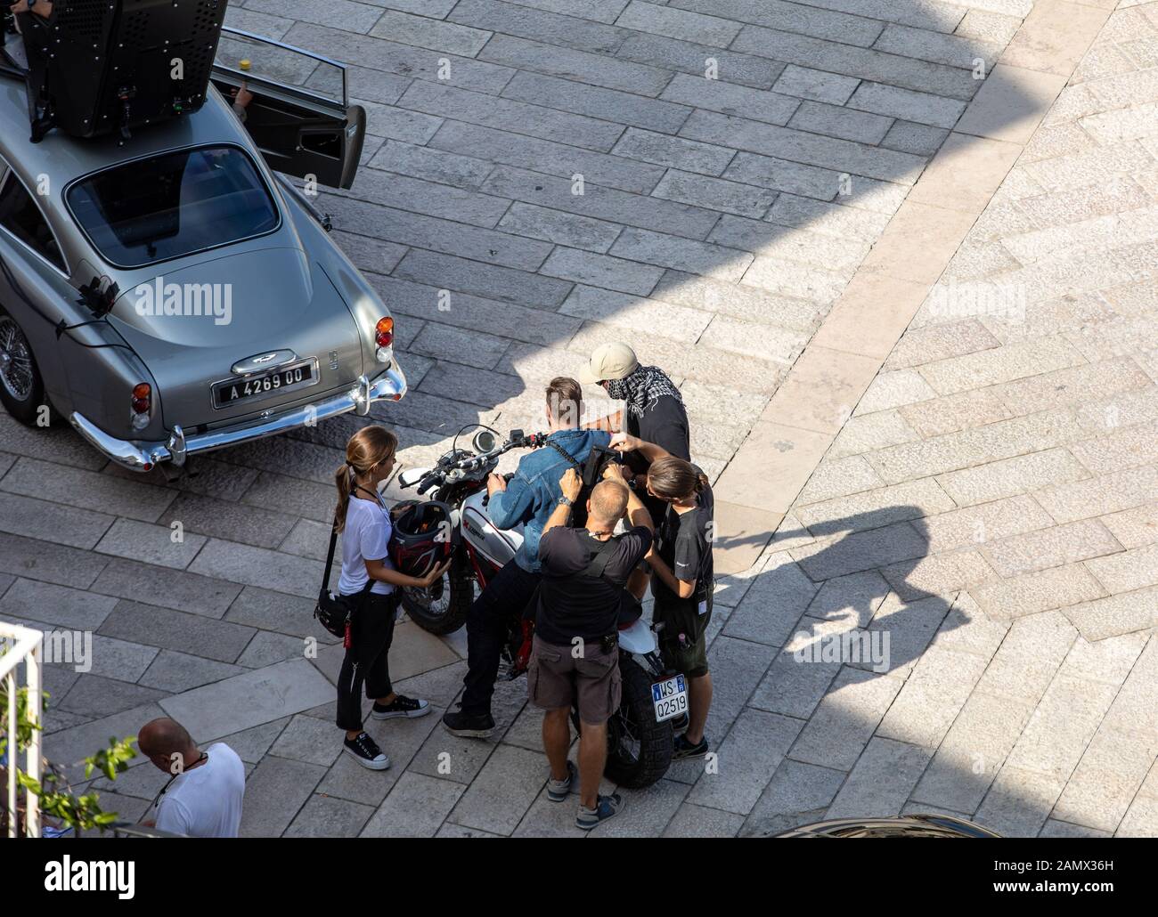 Matera, Italien - 15. September 2019: Bond 25, Aston Martin DB5 ausgestattet mit allen Geräten für die Aufnahme von Verfolgungsszenen aus dem Film "keine Zeit zu sterben" in Stockfoto