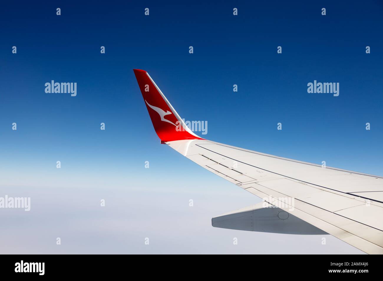 Der Flügel einer Qantas Boeing 737 Stockfoto