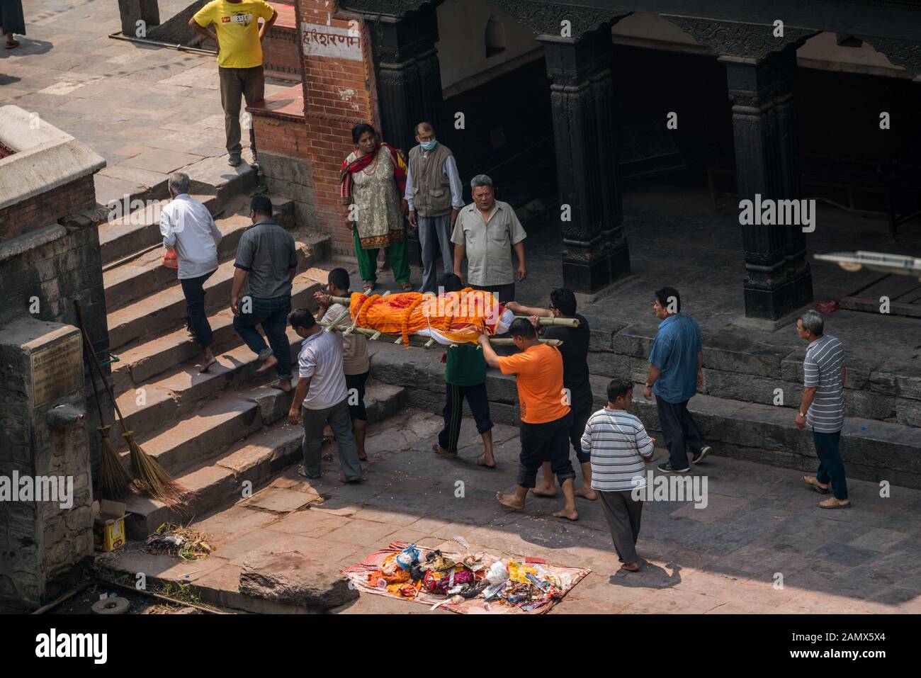 Trauerritual im Pashupatinath-Komplex, Kathmandu, Nepal Stockfoto