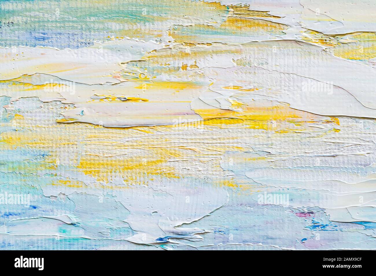 Pinselstriche der künstlerischen Ölfarbe auf der Leinwand. Hand gezeichnet Malerei. Weiß, Blau, Gelb gefärbte Fragment eines modernen Kunstwerken. Anschläge der Farbe. Stockfoto