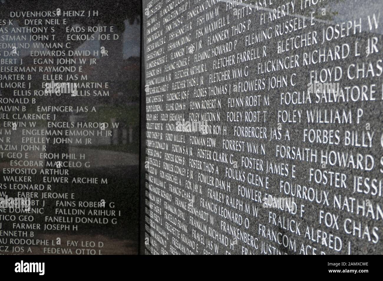 Der Grundstein des Friedens, Denkmal in Itoman, Japan zum Gedenken an die Schlacht von Okinawa im Zweiten Weltkrieg, mit den Namen von über 240.000 Toten Stockfoto