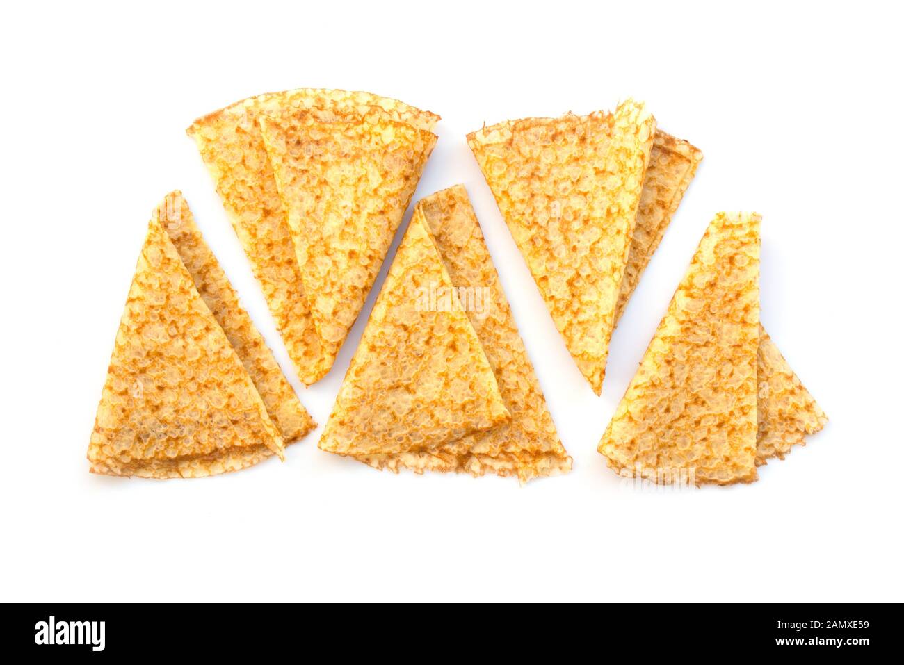 Nahaufnahme auf gefalteten Crepes (französische Pfannkuchen), isoliert auf weißem Hintergrund Stockfoto