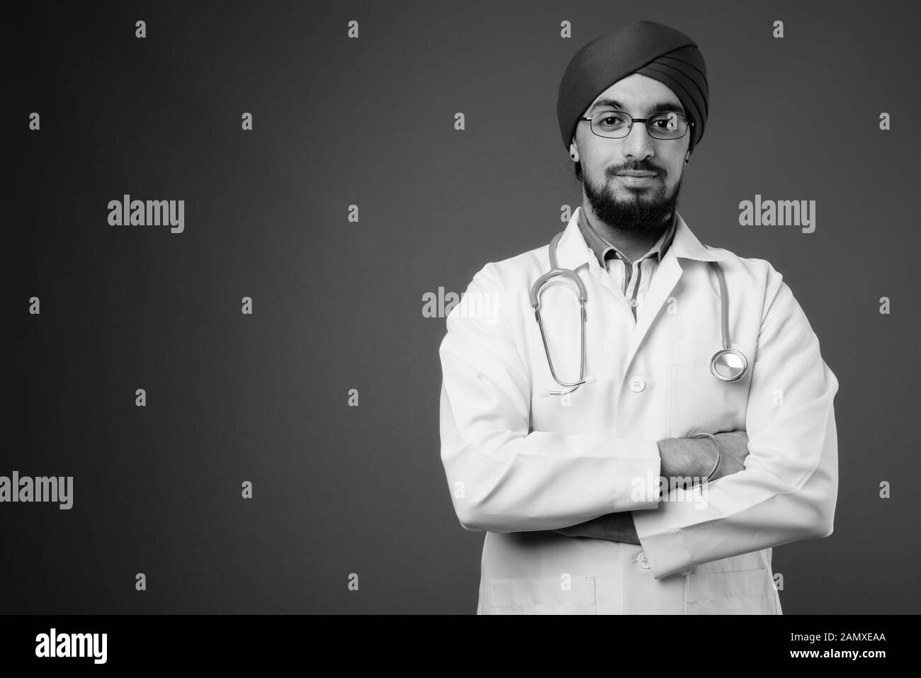 Junge Bartgeier indischen Sikh Mann, Doktor, tragen Turban Stockfoto