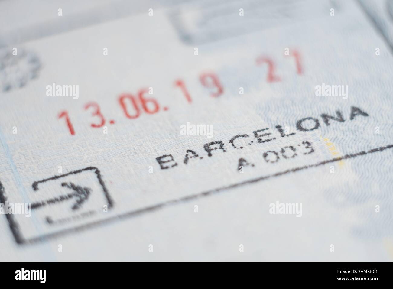 Close-up Makro Detail der Europäischen Union die Grenzkontrollen spanischen Zollbehörden Zulassung Stempel mit Barcelona Wort im Fokus Stockfoto