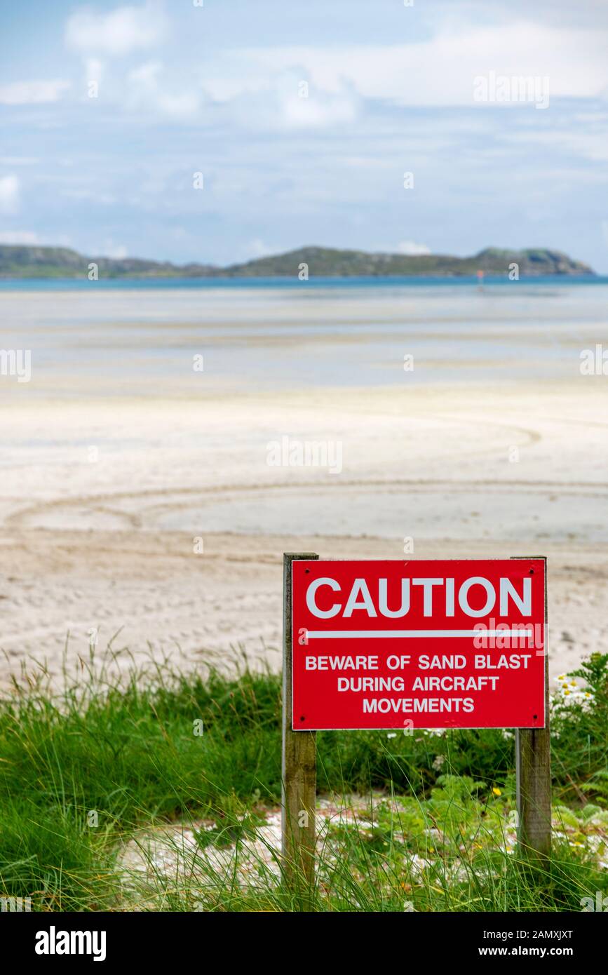 Die einzigartigen Sand- und Landebahn am Flughafen am Strand auf der Insel Barra Stockfoto