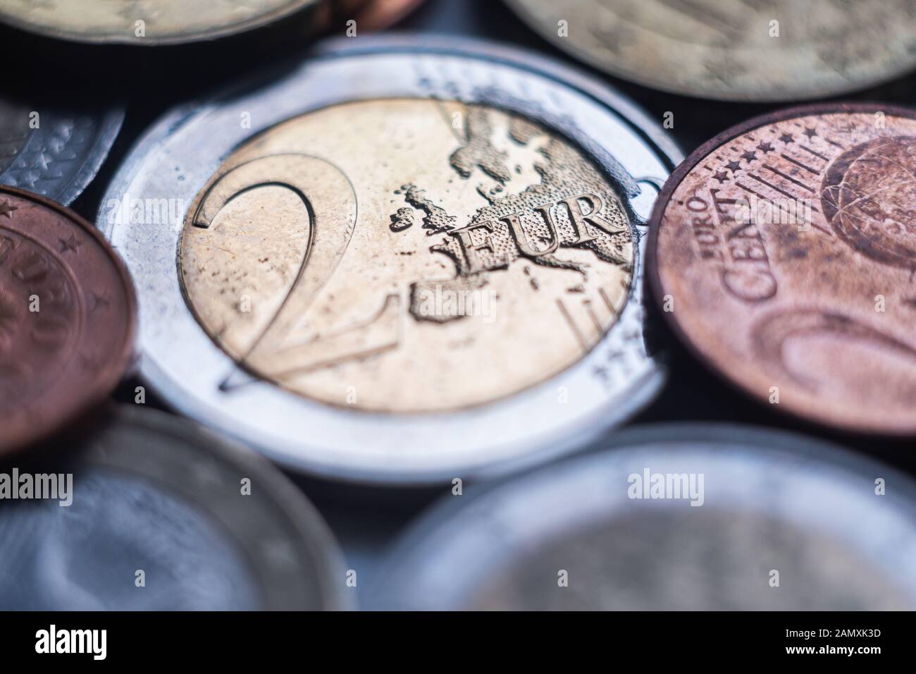 Bis Makro auf Europäische Union Euro Münzen schließen, geringe Tiefenschärfe Stockfoto