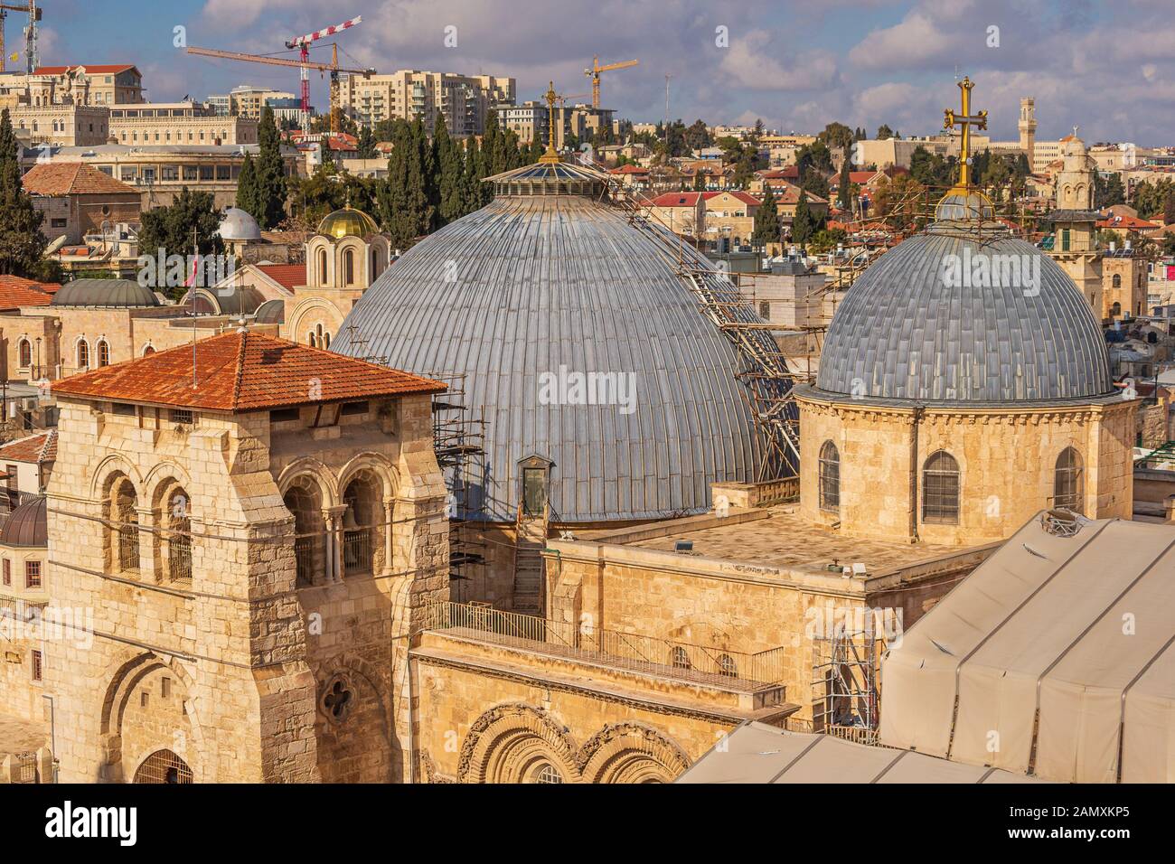 Luftaufnahme der Kirche des Heiligen Grabes in Jerusalem. Stockfoto