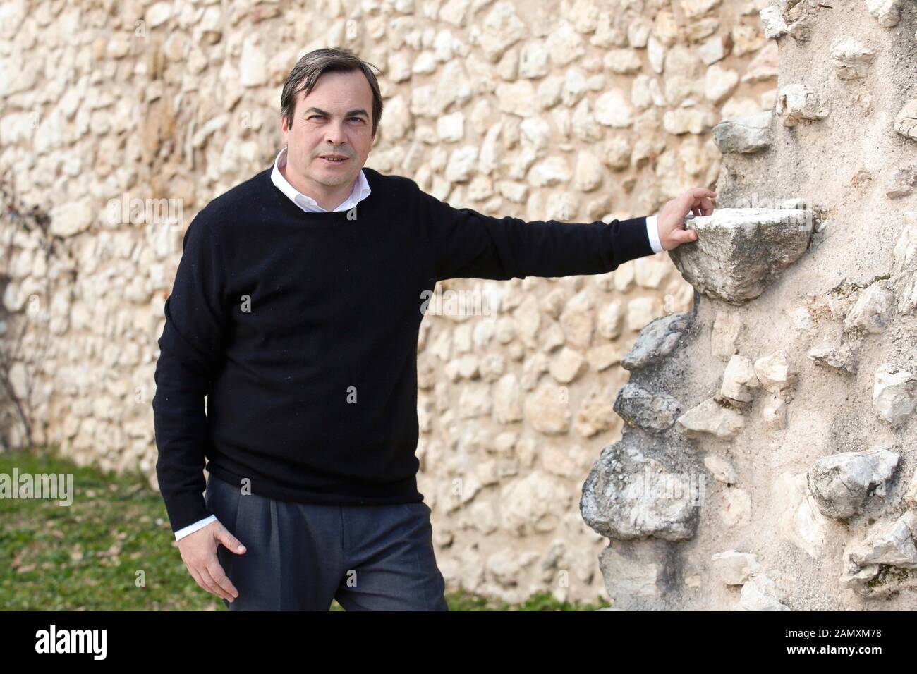 Der italienische Minister für europäische Angelegenheiten, Vinczo Amendola, ist auf dem Parteitag der Demokratischen Partei in Abbazia di San Pastore, Contigliano, Rieti Prov Stockfoto