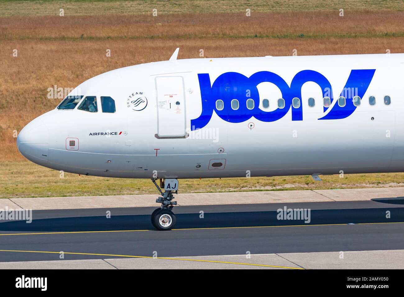 Berlin, Deutschland - 27. Mai 2018: Joon Airbus A321 Flugzeug am Flughafen Berlin-Tegel (TXL) in Deutschland. Airbus ist ein Flugzeughersteller aus Toulouse, Stockfoto