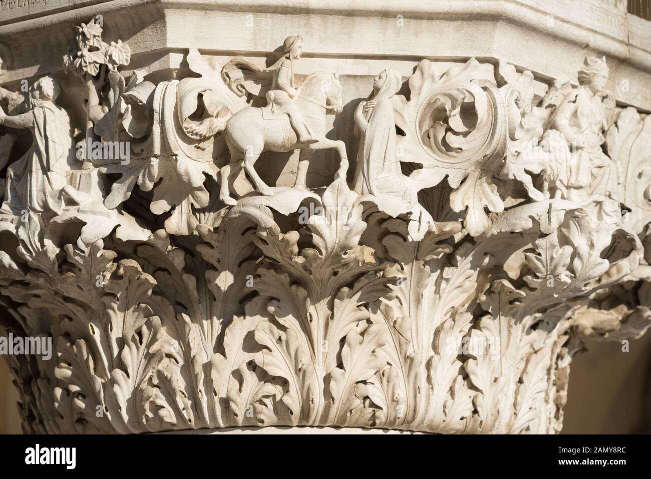 Spalte Skulpturen der Dogenpalast, Markusplatz, Venedig, Italien Stockfoto