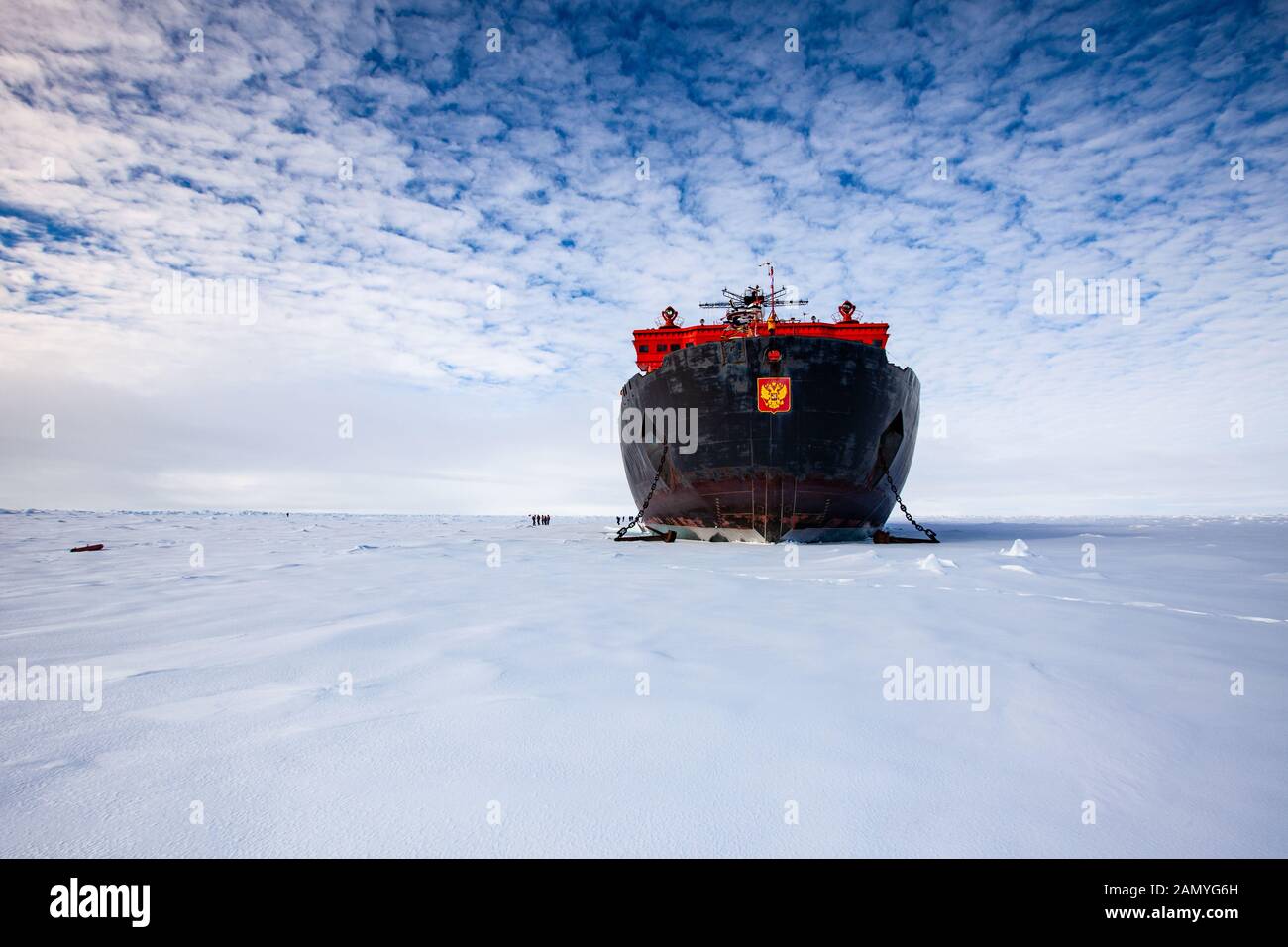 50 Jahre Sieg (russischer Icebreaker) auf Eis am geographischen Nordpol Stockfoto