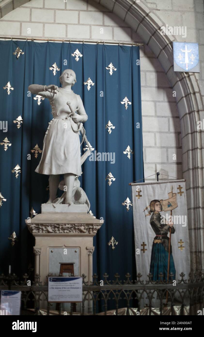 Statue von Jeanne d'Arc (Joanne von Arc) in St Etienne Kirche im Jahre 1900 vor der Heiligsprechung 1920, Chinon, Indre-et-Loire, Frankreich Stockfoto