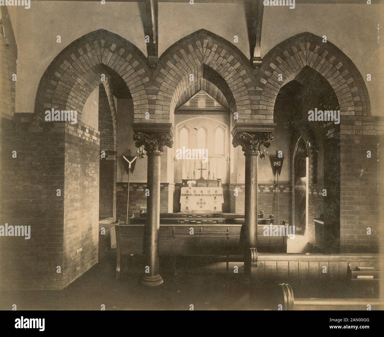 Antiker Lichtbildner c 1890, "Innere der Episkopalkirchengemeinde in Sayre, Pennsylvania." Die Kirche ist die Erlöserkirche, die sich an der 201 S Wilbur Avenue befindet. QUELLE: ORIGINALFOTO Stockfoto