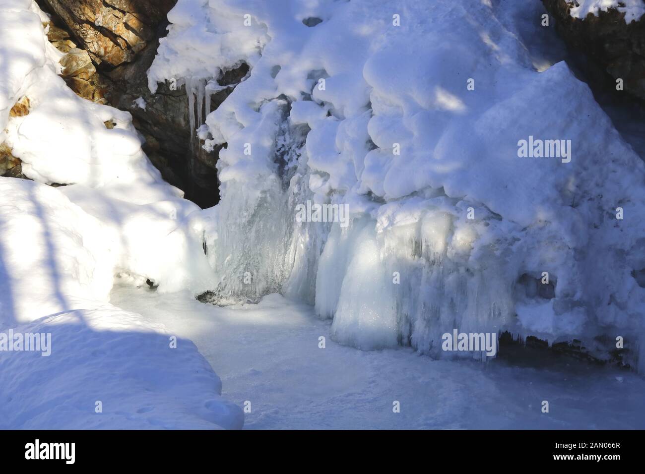 Bernina - gefrorener Wasserfall in Morteratsch. Stockfoto