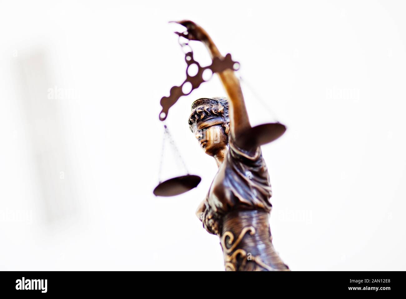 Lady Justice, Allegorie, Gerechtigkeit, Statuette, Statue, Skulptur, Augenbinde, Augenband, Waage, Waage. (CTK Foto/Josef Horazny) Stockfoto