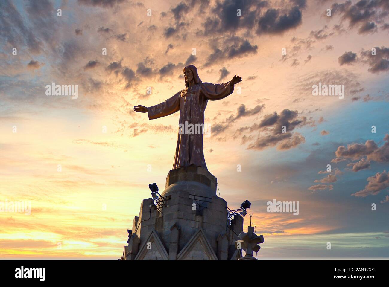 Jesus Christus-Statue im Tempel del Eurostars Cor in Barcelona, Spanien Stockfoto