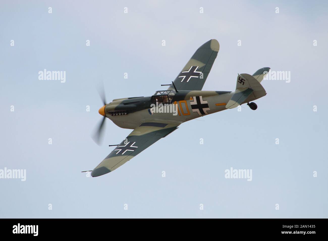 G-BWUE, einem Hispano HA-1112-M1L Buchon in den Farben der Luftwaffe Messerschmitt Bf 109, die im East Fortune in 2013. Stockfoto